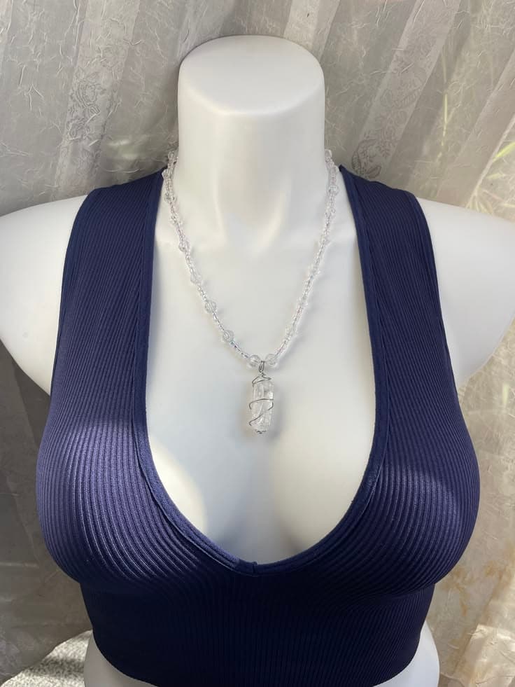 Clear Quartz Necklace detail 1