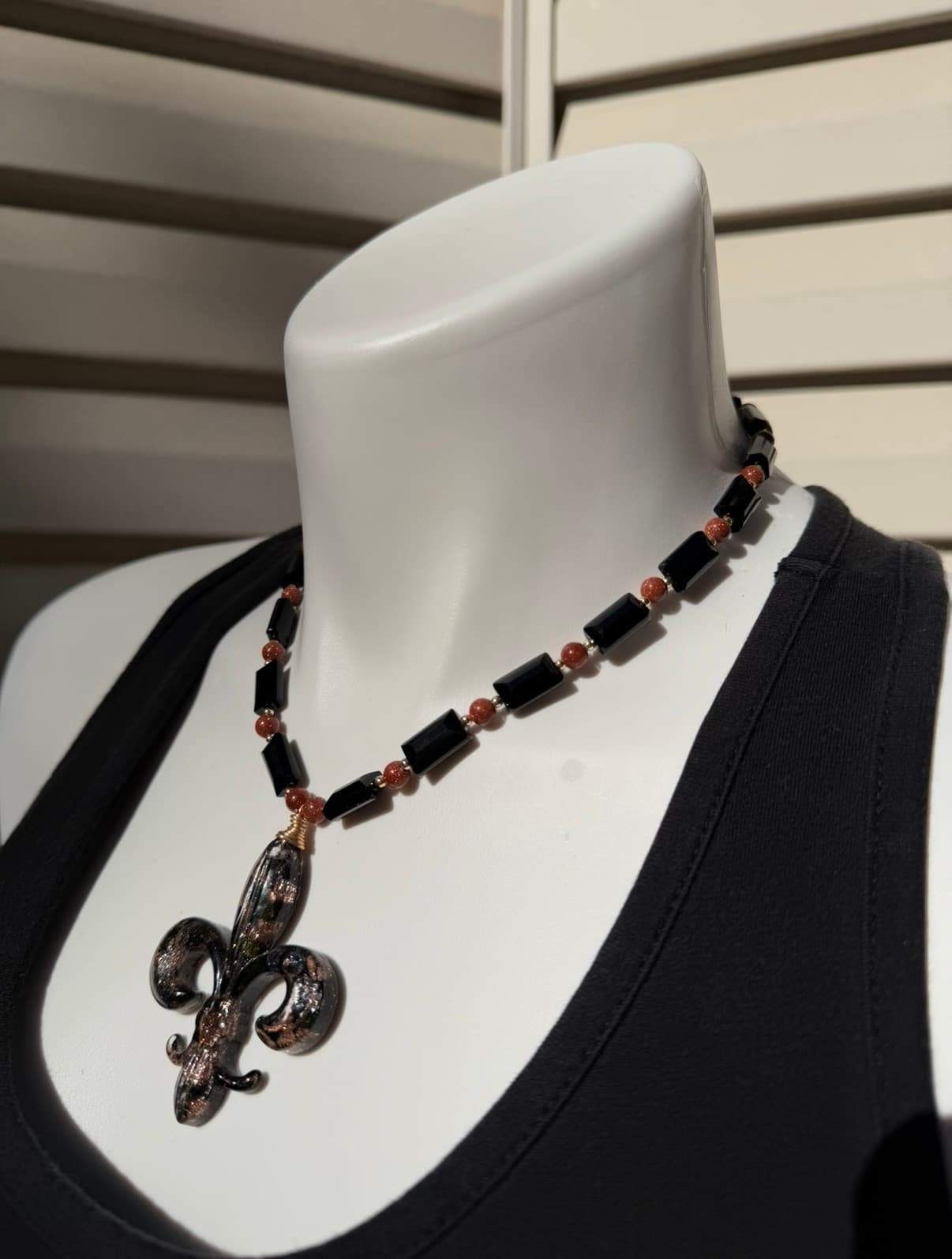 Fleur-de-lis Necklace detail 1