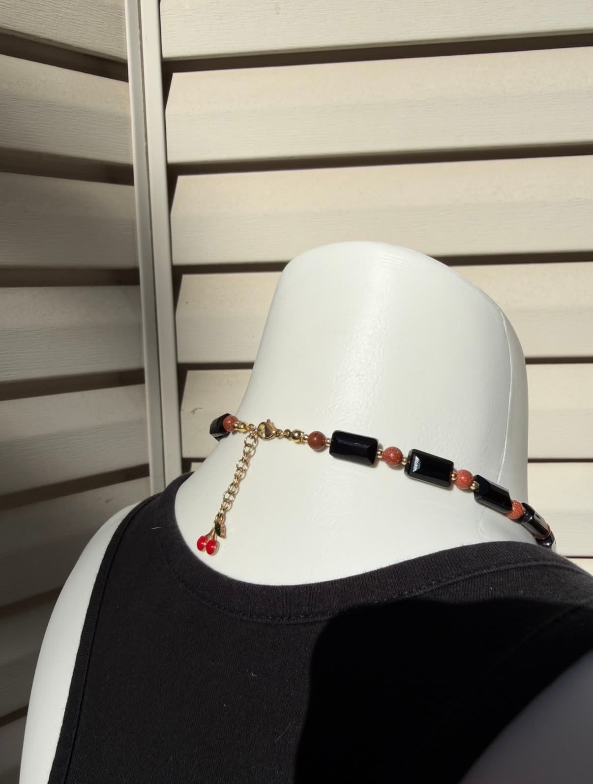 Fleur-de-lis Necklace detail 2